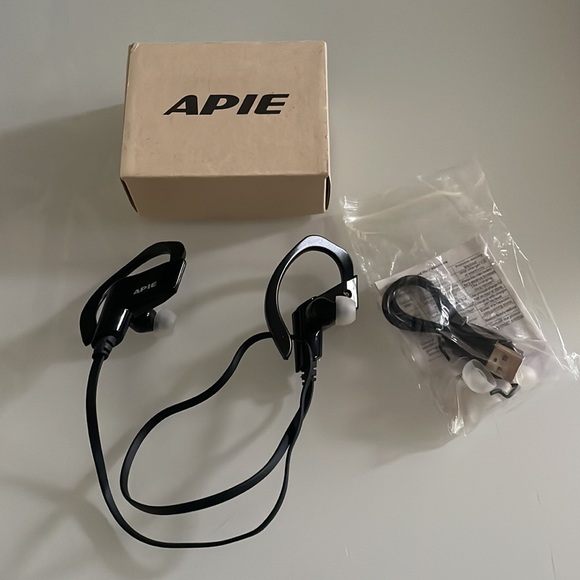 NEW! APIE Bluetooth Headphones - Picture 1 of 6
